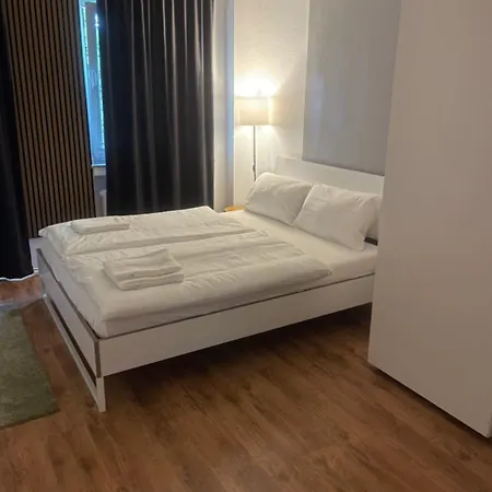 4 Min Nähe Von Hbf Und Dom Mit Garten ,balkon&office