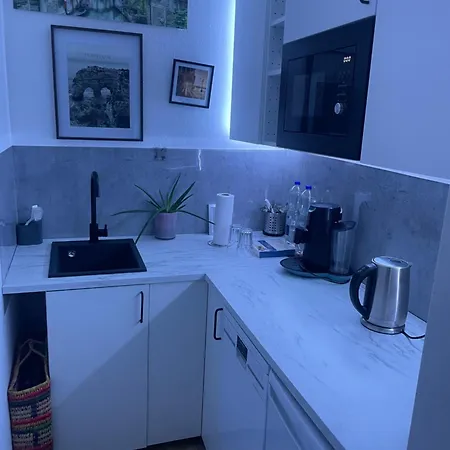 4 Min Nähe Von Hbf Und Dom Mit Garten ,balkon&office Köln