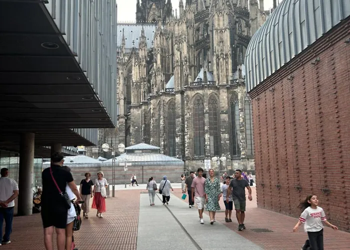 4 Min Naehe Von Hbf Und Dom Mit Garten ,balkon & Office Kolonia