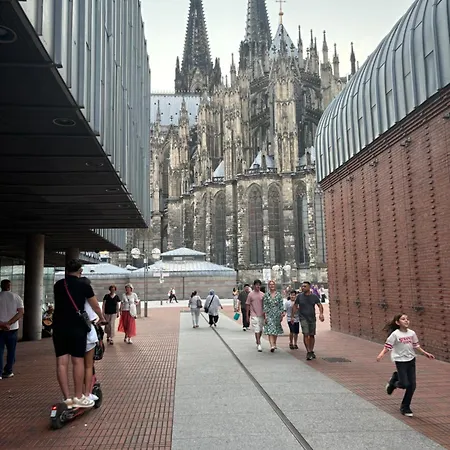4 Min Naehe Von Hbf Und Dom Mit Garten ,balkon & Office 쾰른